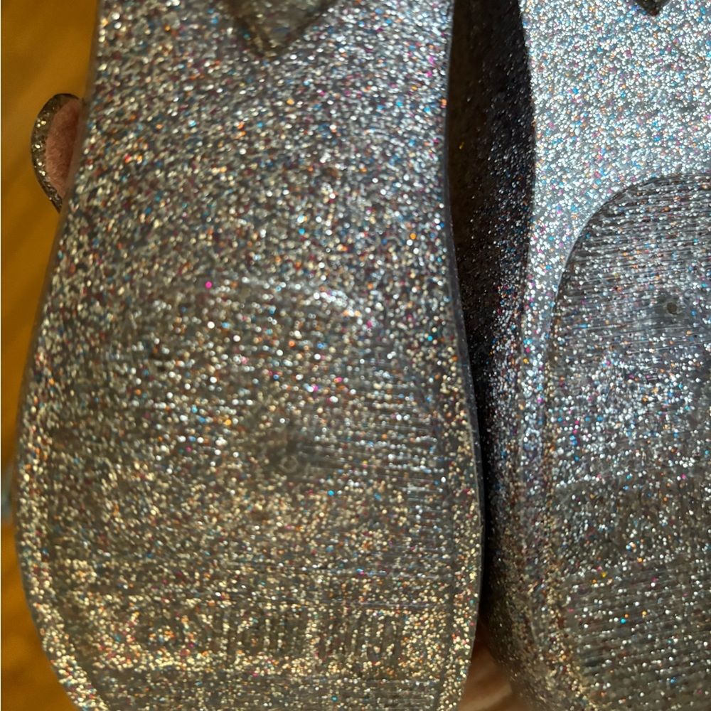 Beautiful mini Melisa shoes in great condition the bow is missing - Picture 2 of 3